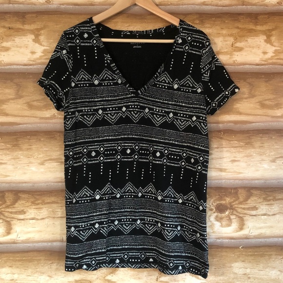 Merona southwestern tribal Aztec v-neck tee Sz L